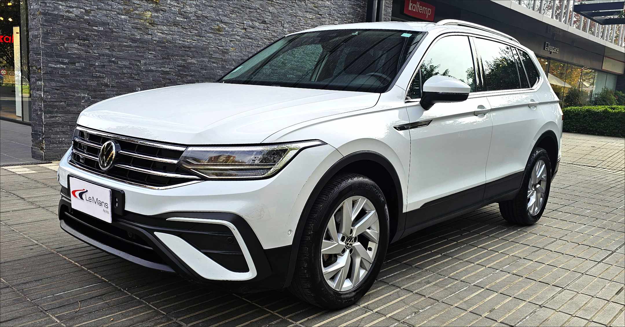 2023 Volkswagen Tiguan - Imagen 2